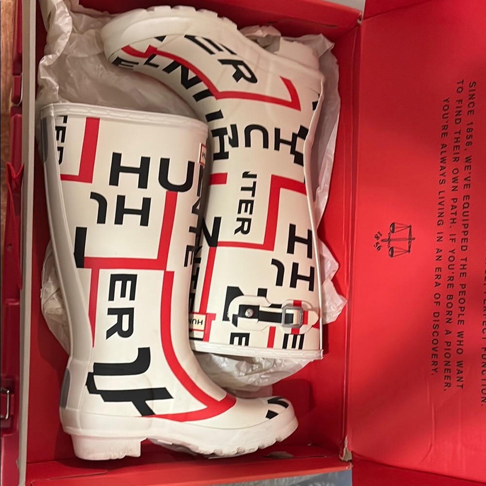 Hunter Kids Logo Red and Black Boots ❤️